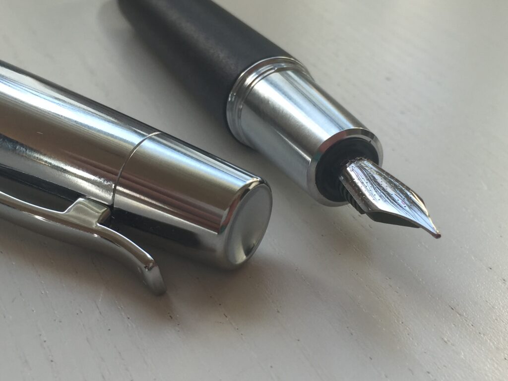 Faber-Castell "e-motion" (pear-wood, black)
